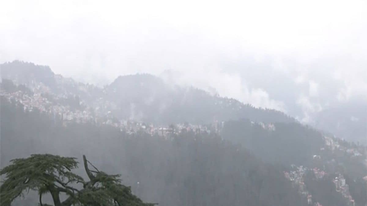 Fresh Snowfall in Himachal Brings Sharp Dip in Temperature
