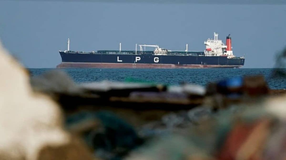 LPG Supplies 100% Stable; Vessels Crossing Hormuz Without Delays, Says Petroleum Secretary