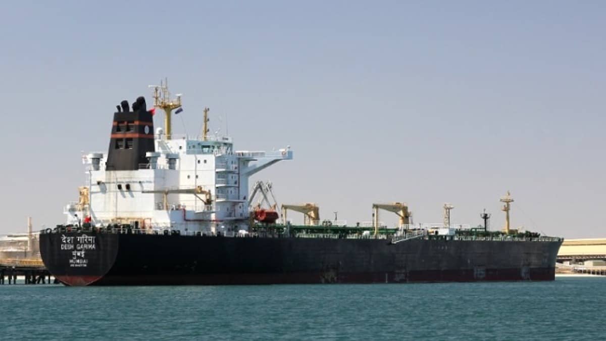 Indian Oil Tanker Desh Garima Safely Crosses Strait of Hormuz Amid Regional Tensions