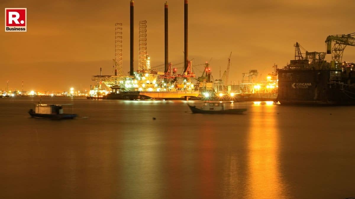 Oil Prices Rise on Saudi Output Fears and Hormuz Shutdown Despite Fragile U.S.-Iran Ceasefire