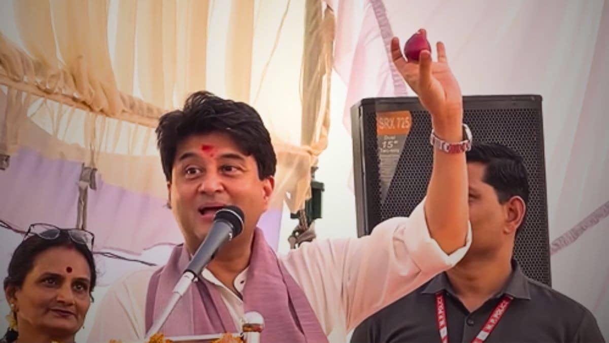 ‘Carry Onion, Skip ACs’: Jyotiraditya Scindia Cites ‘Chambal Skin’ In Unusual Advice to Beat Summer Heat | WATCH