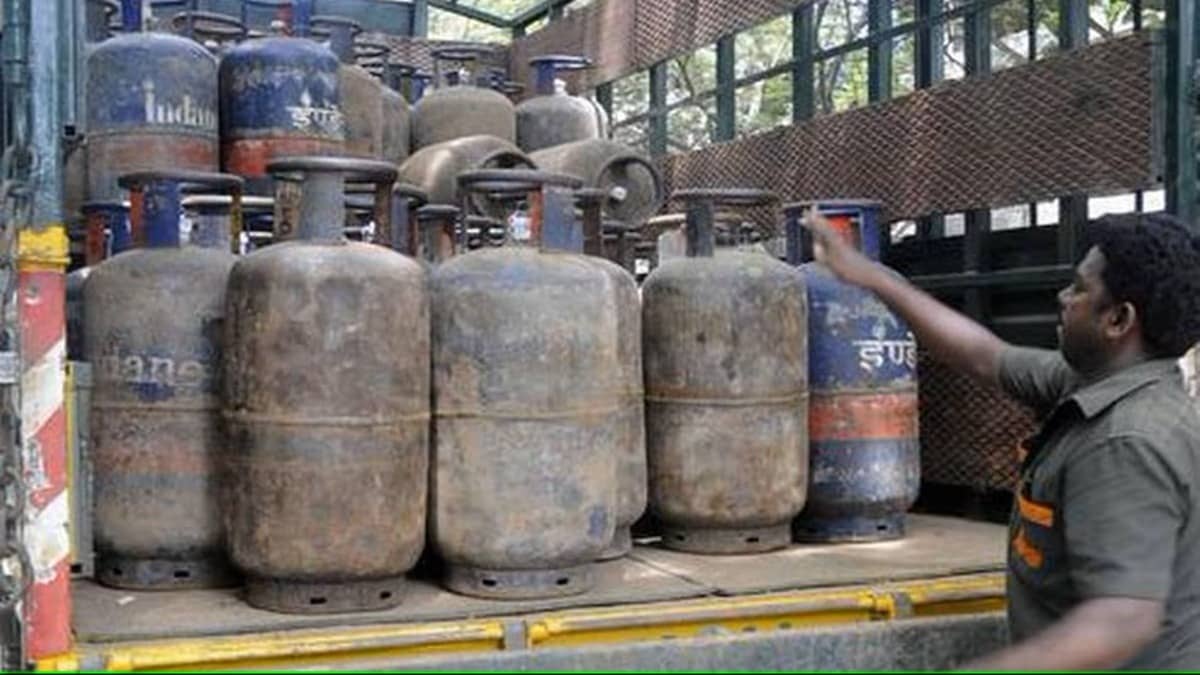 19 KG Commercial LPG Gas Cylinder Gets Costlier; Delhi, Kolkata See Sharp Spike