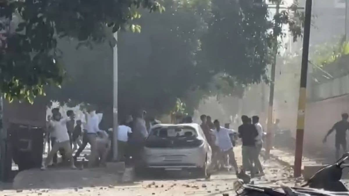 Noida Workers’ Protest: Vehicles Burnt, Properties Vandalised as Protesters Go on Rampage | WATCH