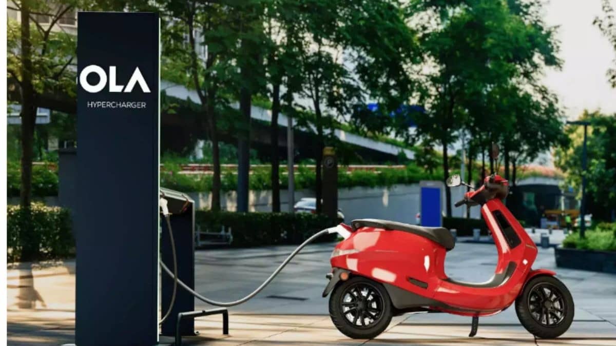 Momentum Trap? Ola Electric Shares Tumble 8% as Investors Weigh ₹487 Cr Loss Against LFP Hype