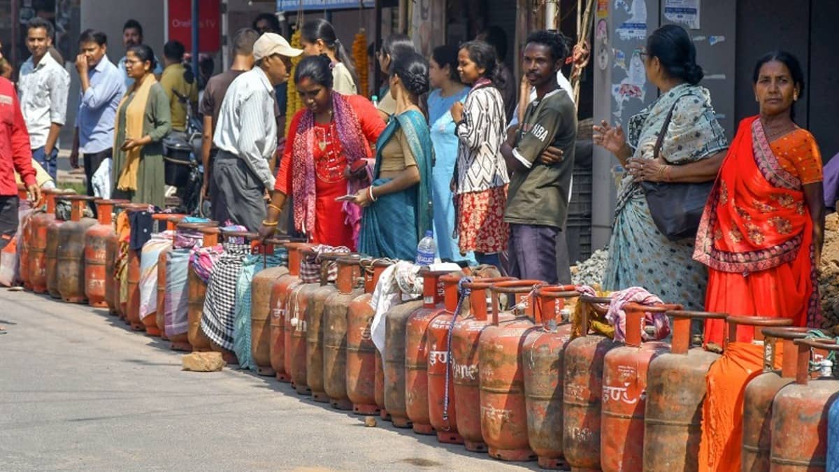 Petroleum Ministry To Double 5kg FTL Cylinder Supply For Migrant Labourers