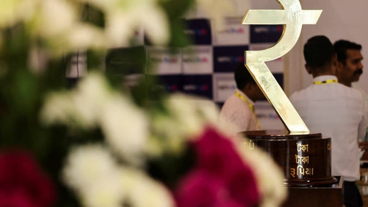 RBI Withdraws NDF Restrictions But Sources Say Banks Refuse Client Trades on Regulatory Risk