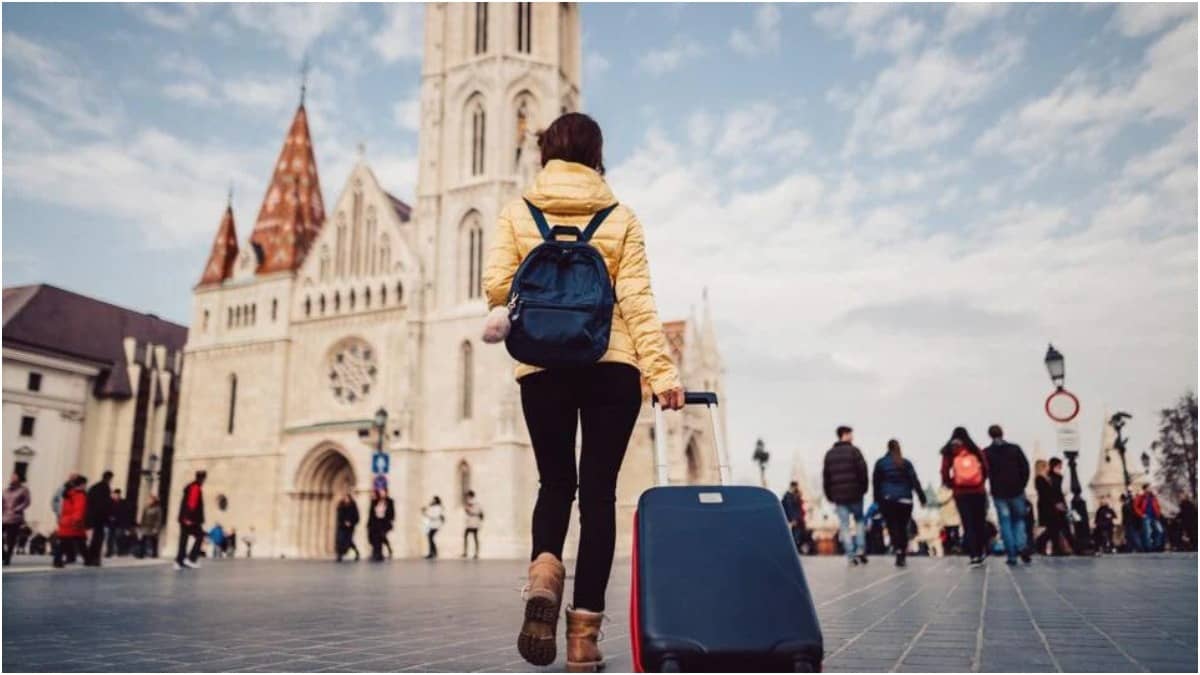 Money Hacks That Help You Save During A Foreign Trip