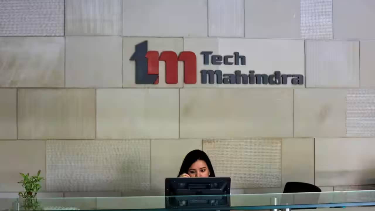 Tech Mahindra Share Price Dips Below ₹1,425: Market Reels From HCLTech Impact Despite Record Dividend