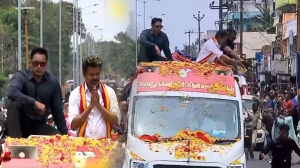Watch: Vijay Loses Cool at Security Personnel for Pushing Elderly Man During Puducherry Rally; Netizens Praise ‘Leader Qualities’
