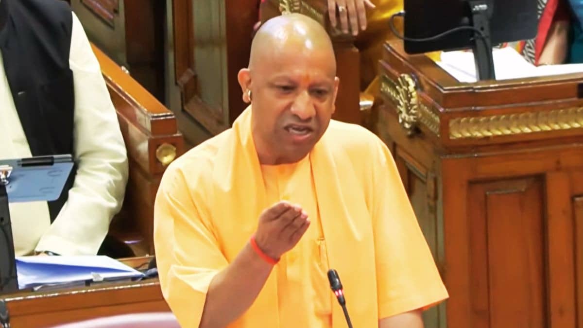 Yogi Adityanath Orders 50% Cut In CM And Ministers’ Convoys, Pushes For Prioritising Public Transport