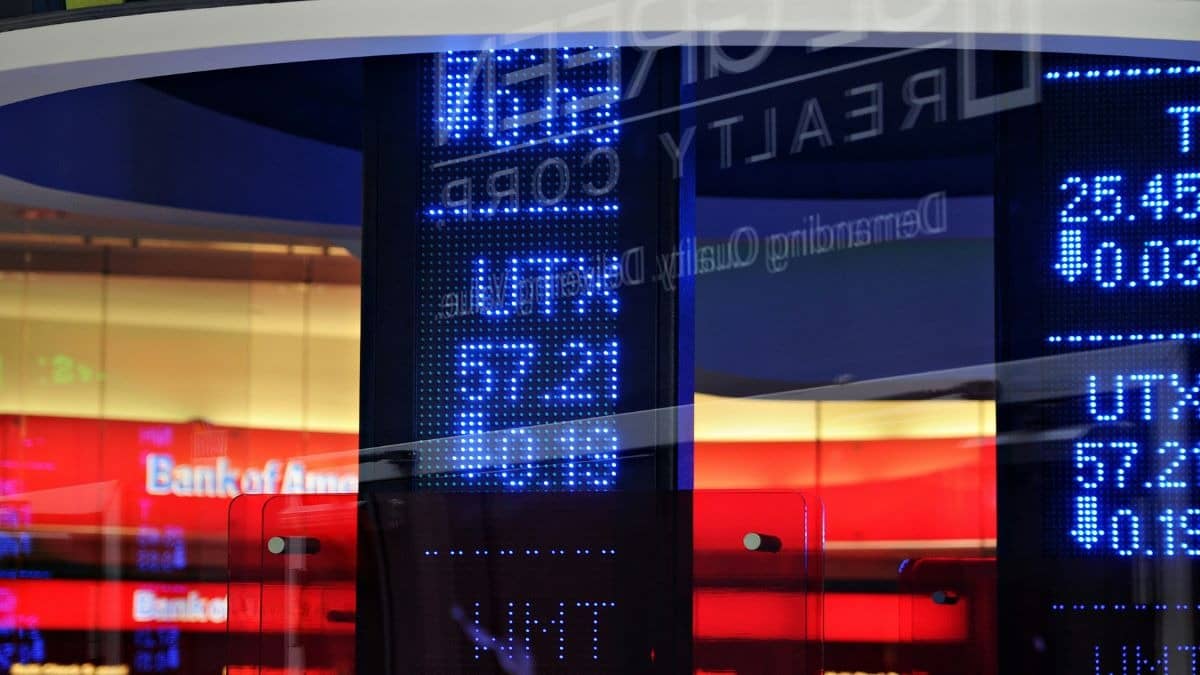 Nifty Bank Cracks 500 Points as Record Low Rupee and $105 Oil Fuel Fears of Rate Hikes