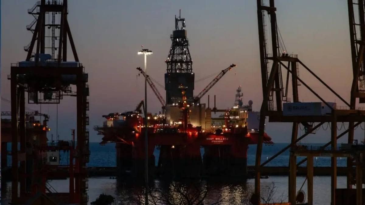 Oil Prices Bounce Back to $106 on Fragile US-Iran Peace Talks and Massive Inventory Fall