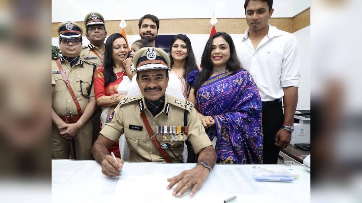 CV Anand Assumes Charge As Telangana DGP