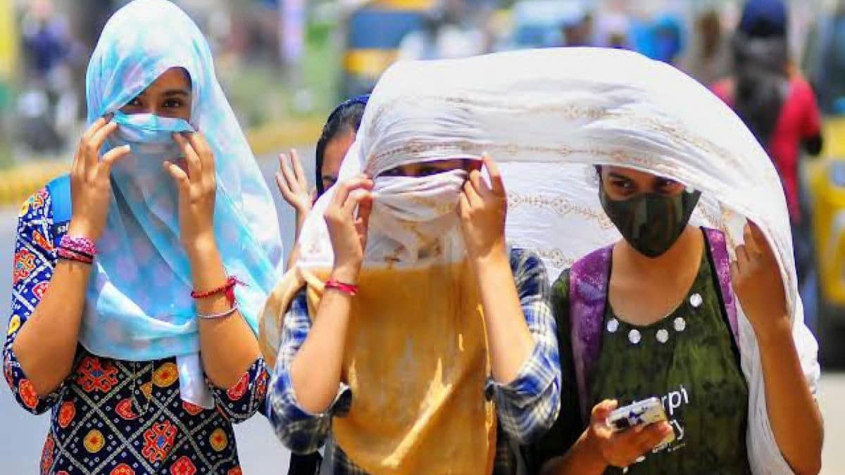 Delhi Braces for Intense Heatwave as IMD Warns Temperature Could Reach 45°C; Severe Heat Conditions Likely Across North India