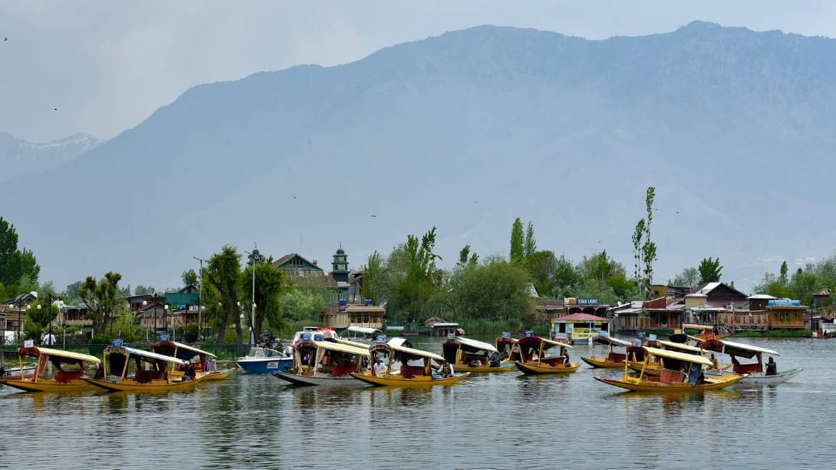 Kashmir’s Tourism Industry Struggles Under Triple Burden of Fuel Inflation, LPG Shortages, and Past Terror Attack
