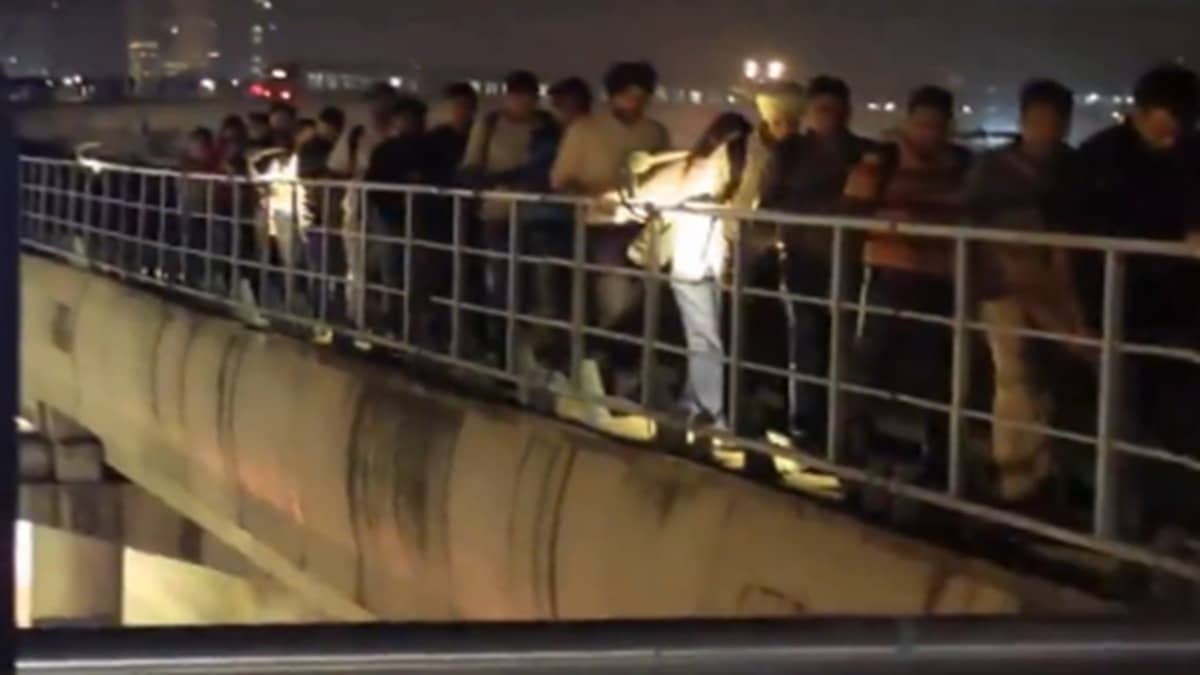 No Footbridge, Just Tracks: Gurugram Commuters Forced To Walk Cyber City Tracks After Rapid Metro Stalls Due To Sector 72 Substation Fire