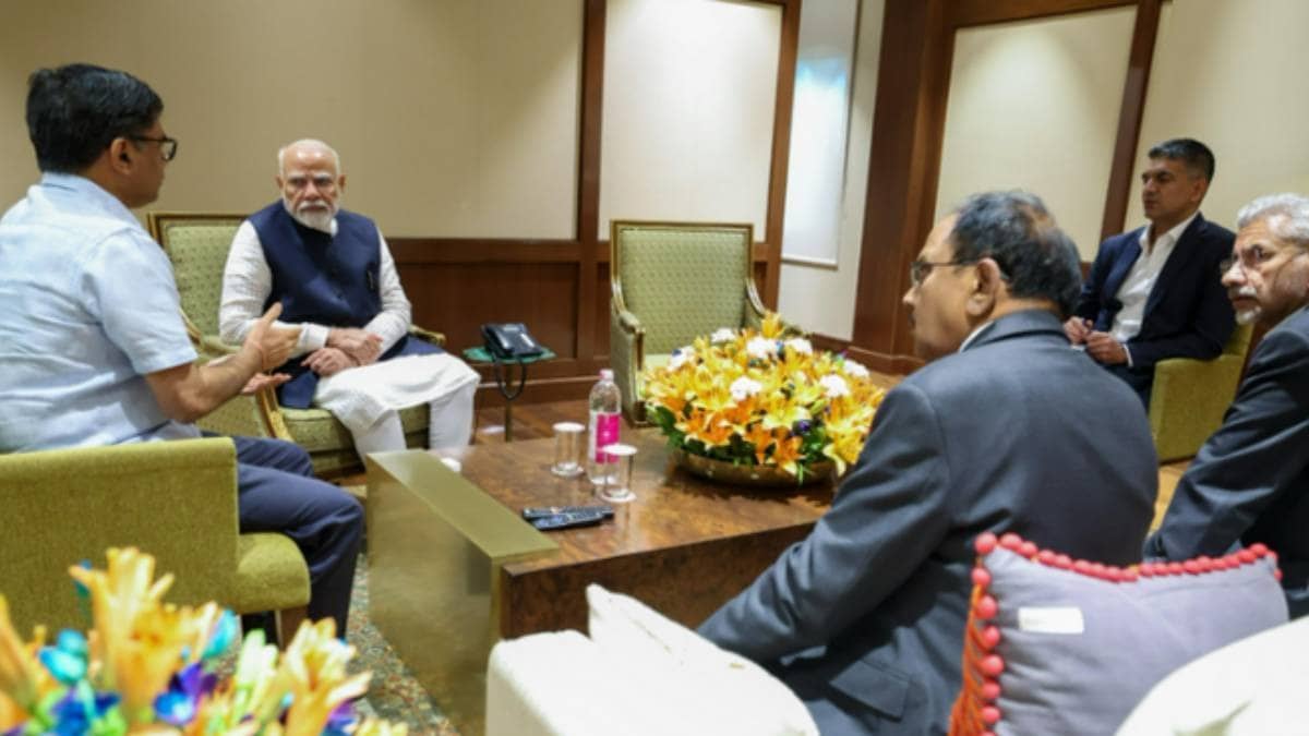 ‘Viksit Bharat 2047’ is Our Commitment, Not a Mere Slogan: PM Modi Chairs Council of Ministers Meeting for Midterm Review