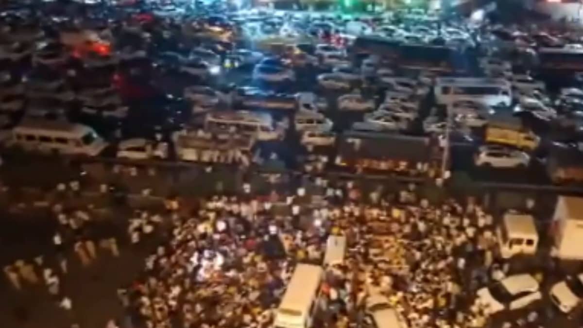 Navale Bridge Blockade Triggers Massive Traffic Jam In Pune As Villagers Protest Sexual Assault & Murder Of 4-Year Old