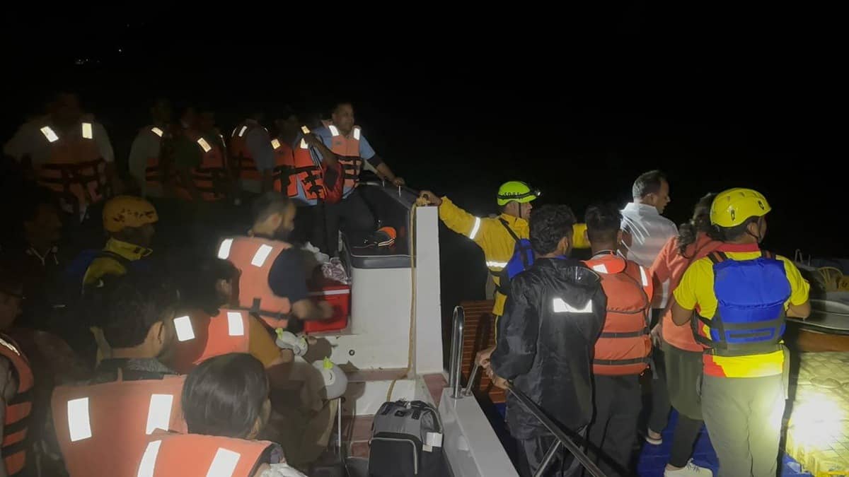 Severe Storm On Tehri Lake Strands Tourists Near Dobra-Chanti Bridge, SDRF Rescues 30 From Damaged Floating Huts