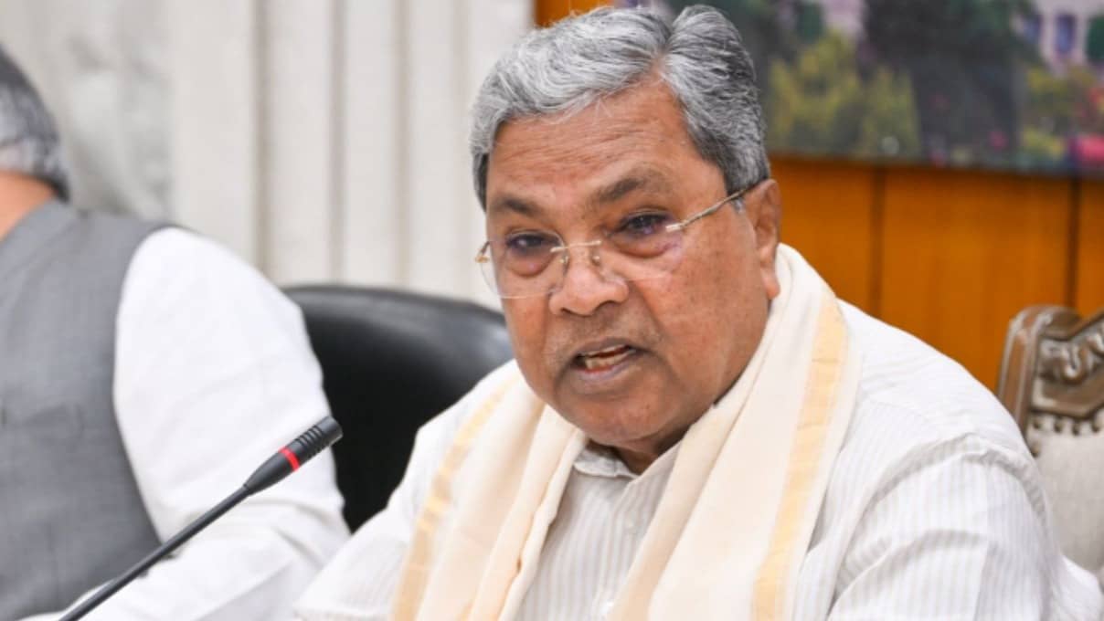 Karnataka Power Shake-Up LIVE: Governor Leaves For Mumbai; Siddaramaiah All Prepared To Submit Resignation Today, Meet With High Command in Delhi Likely