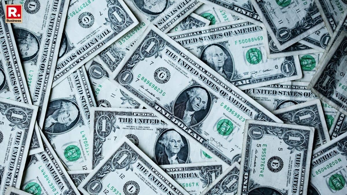 Dollar Rises as Fading Middle East Peace Hopes and $105 Oil Fuel Inflationary Fears