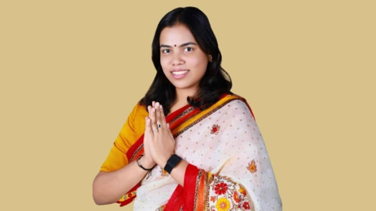 TVK’s Lone Woman Minister Selvi S. Keerthana Reaches Assembly Without MLA Certificate, Skips Oath-Taking