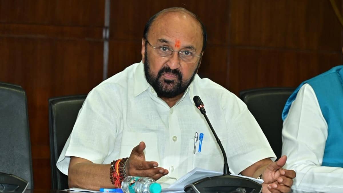 UP Education Minister Targets ‘Rain, Rain Go Away,’ Claiming Popular Rhyme Promotes Selfishness Over Traditions