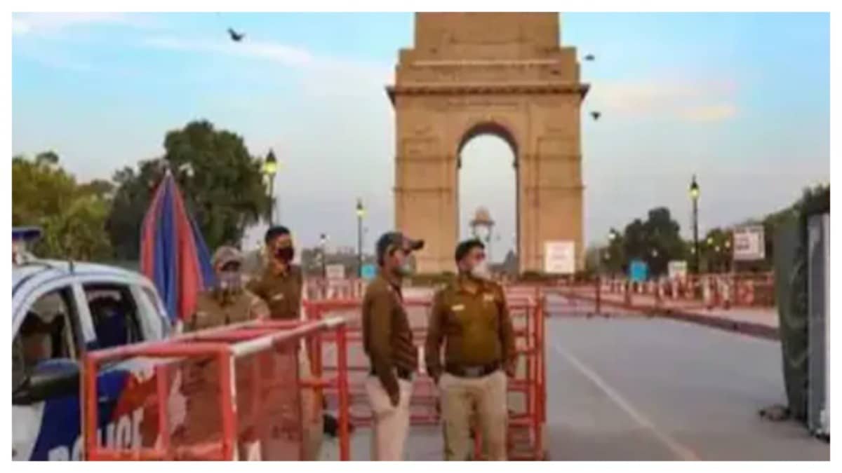 iPhone 16 Snatched From Canadian Tourist Near India Gate, Case Lodged