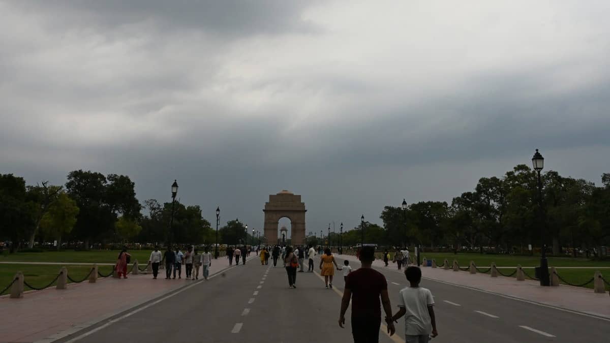 Delhi Weather Today: IMD Issues Yellow Alert as Rain, Thunderstorms and Strong Winds Loom Over NCR