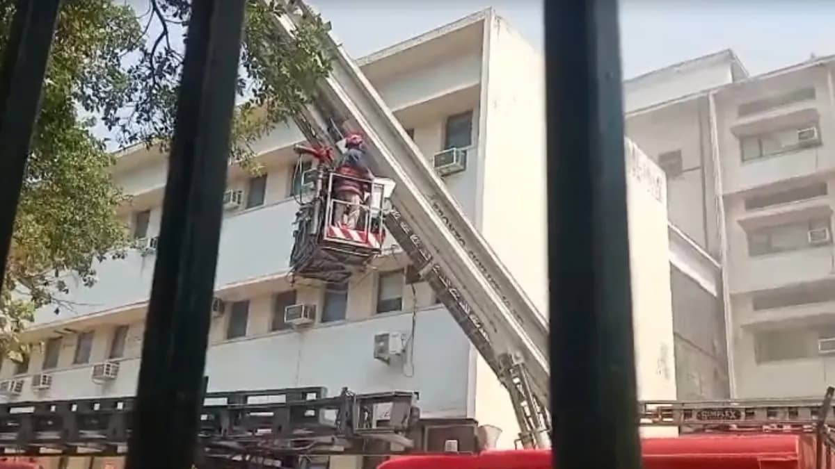 Delhi Fire News: Blaze Erupts At Ministry of Education Office, Firefighters Rush To Spot