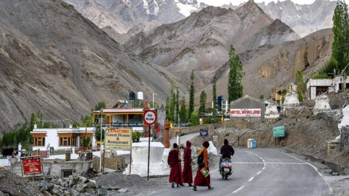 No More Plastic Plates, Flags, Straws: Ladakh Bans Single-Use Plastics, Violators to Pay ₹10,000 and ₹5,000 for Littering