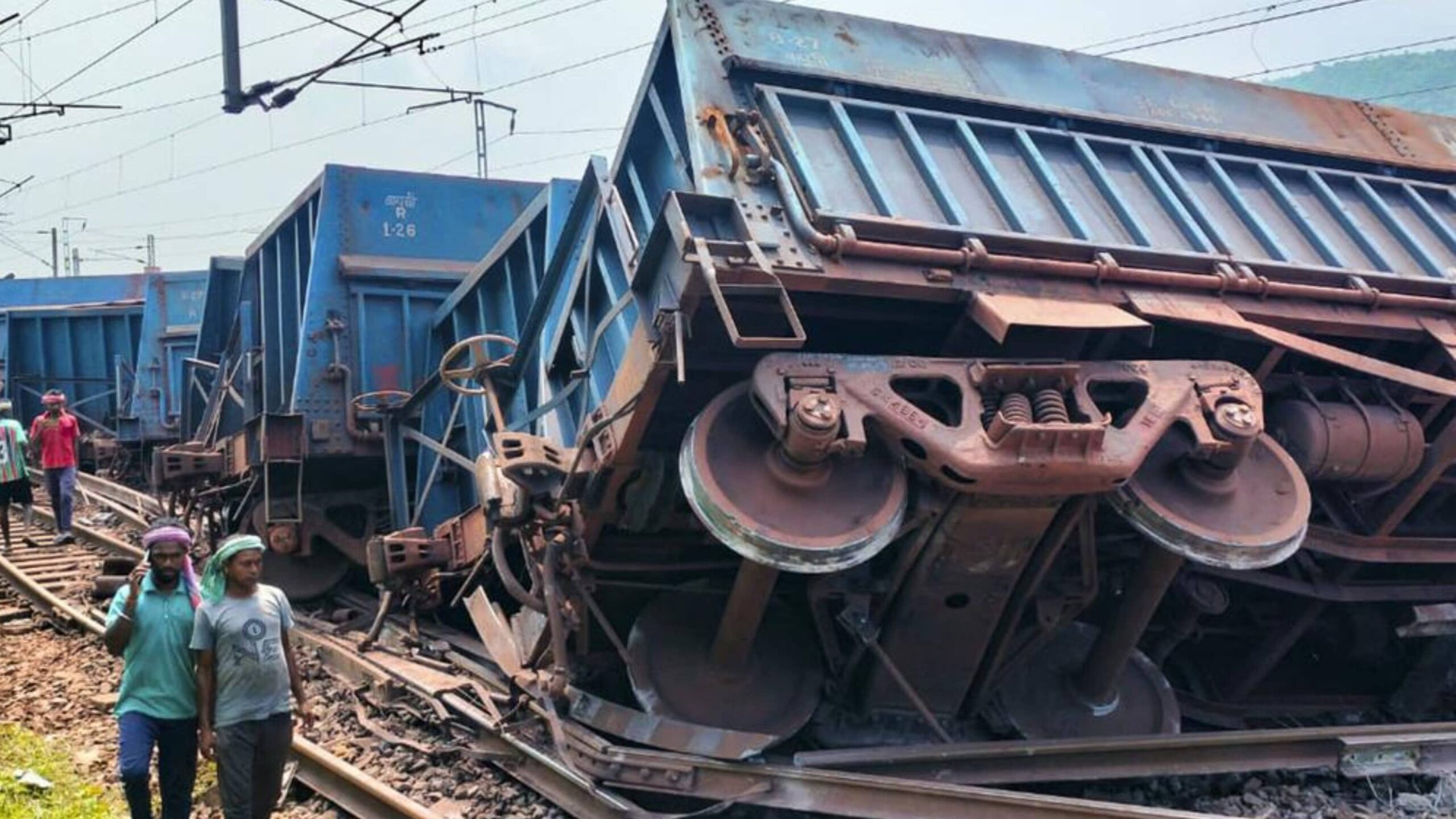 15 Wagons of Coal Train Derails in Jharkhand’s Palamu, Halting Key Services and Cancelling Express Trains