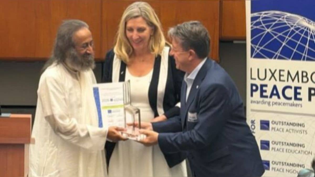 Gurudev Sri Sri Ravi Shankar Conferred With Luxembourg Peace Prize For Advancing Peace Across 182 Countries