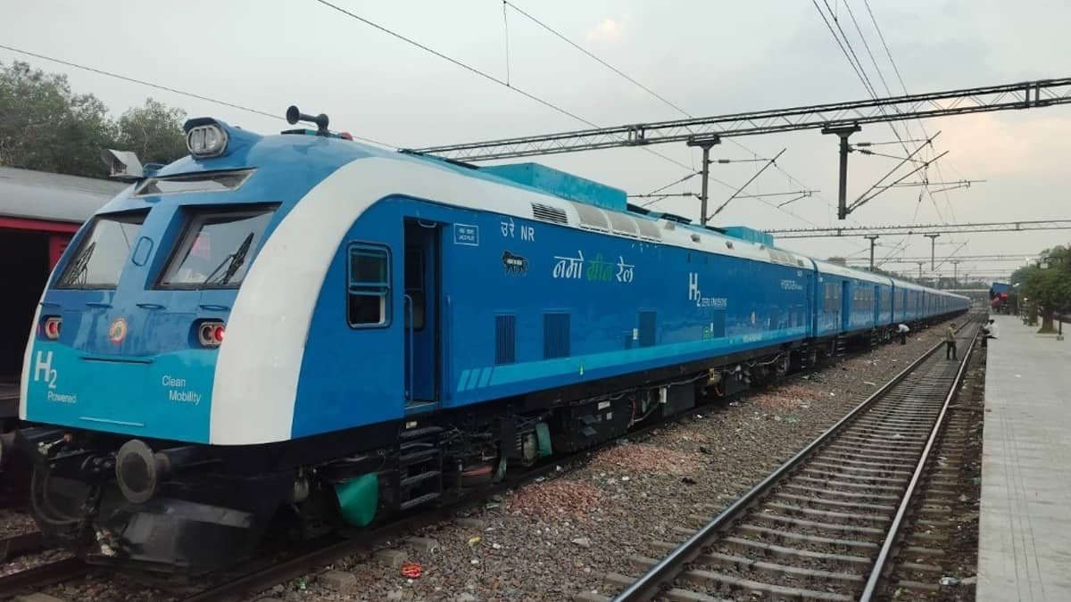 India’s First Hydrogen-Powered Train Successfully Completes Trial Run | WATCH