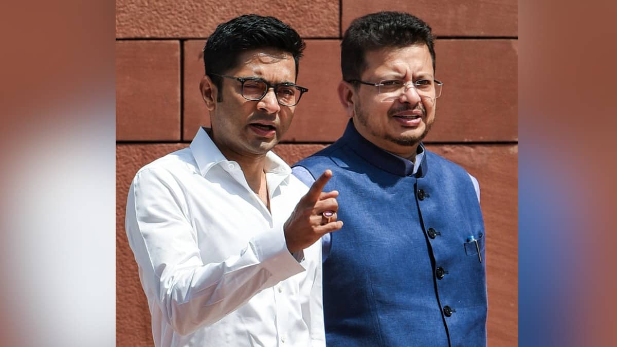 Is TMC on the Verge of a Split Over The Forged Signature Case? Ritabrata Banerjee With 22 MLAs Reportedly Lead Revolt
