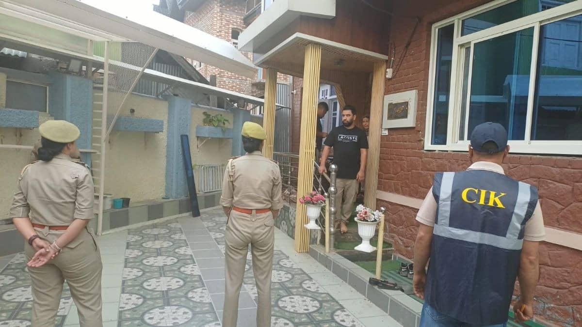 J&K Police Launches Massive Crackdown On Pakistan-Linked Terror Network; Raids Underway Across 6 Kashmir Districts
