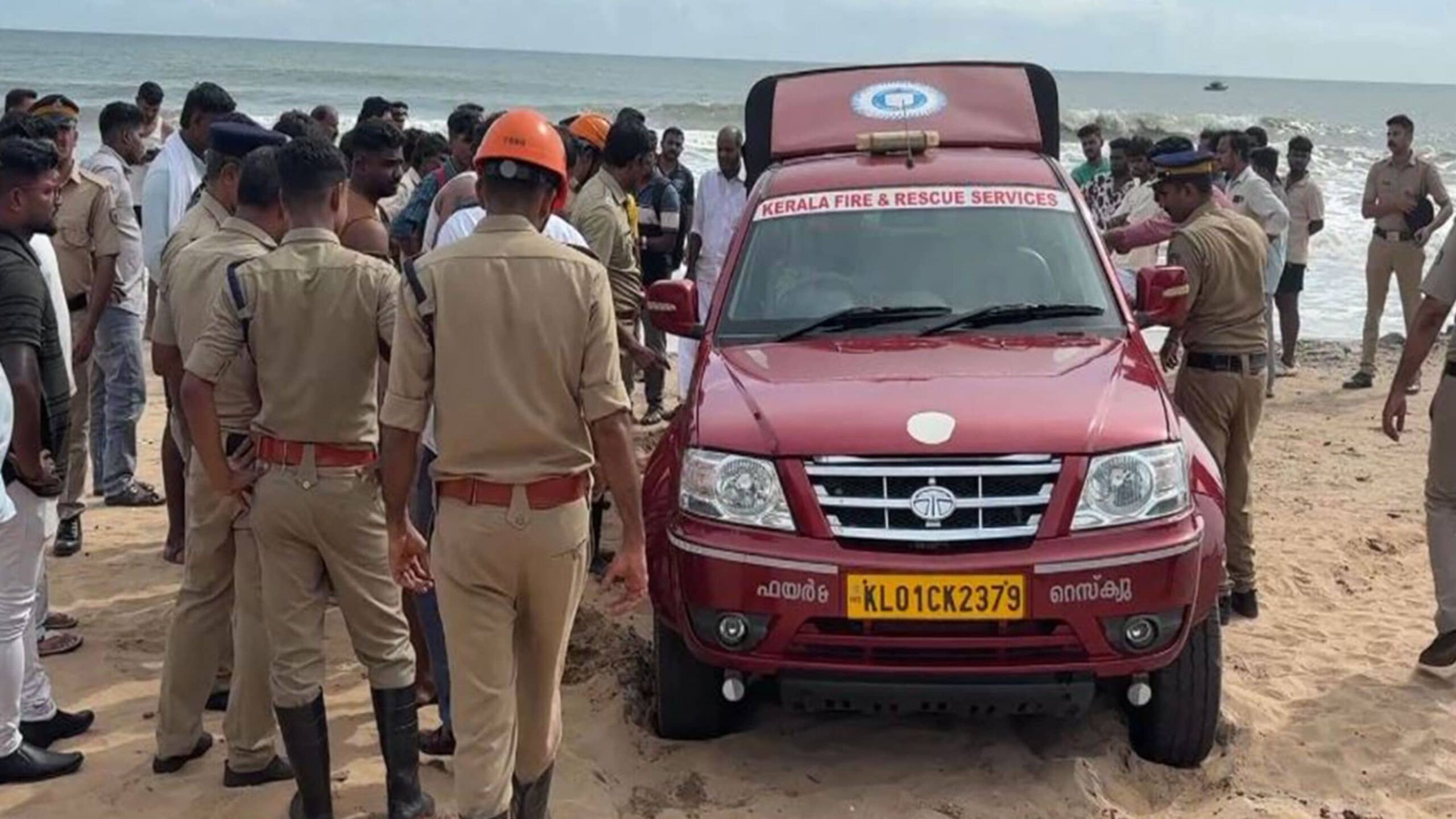 Keralam: Strong Waves at Payyambalam Beach Leave Bengaluru Student Missing, One Rescued