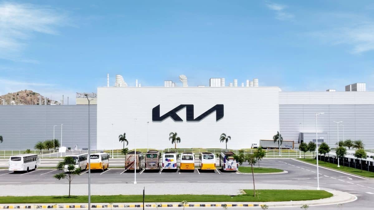 Kia Defies Global Auto Slowdown as War Lifts EV, Hybrid Demand