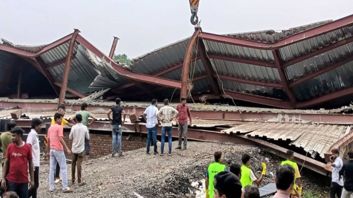 Ex-Kolkata Mayor Firhad Hakim Denies Role in Taratala Warehouse Plan Approval