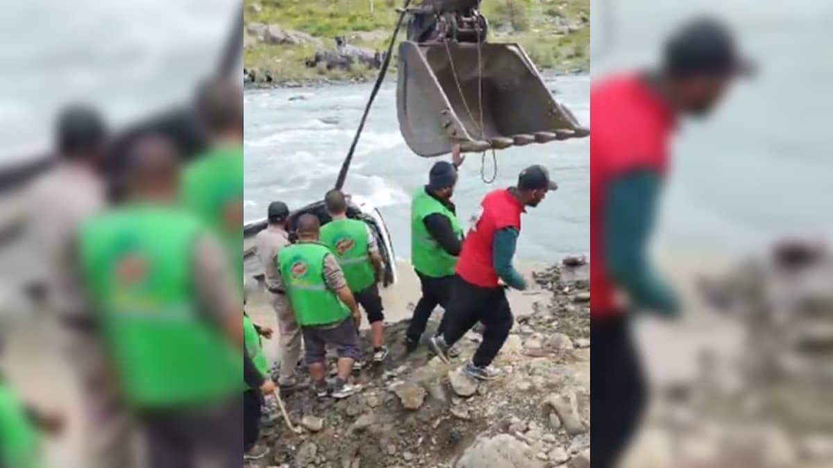Ladakh: 1 Dead, 3 Missing After Vehicle Falls Into Drass River; Search Operation Underway