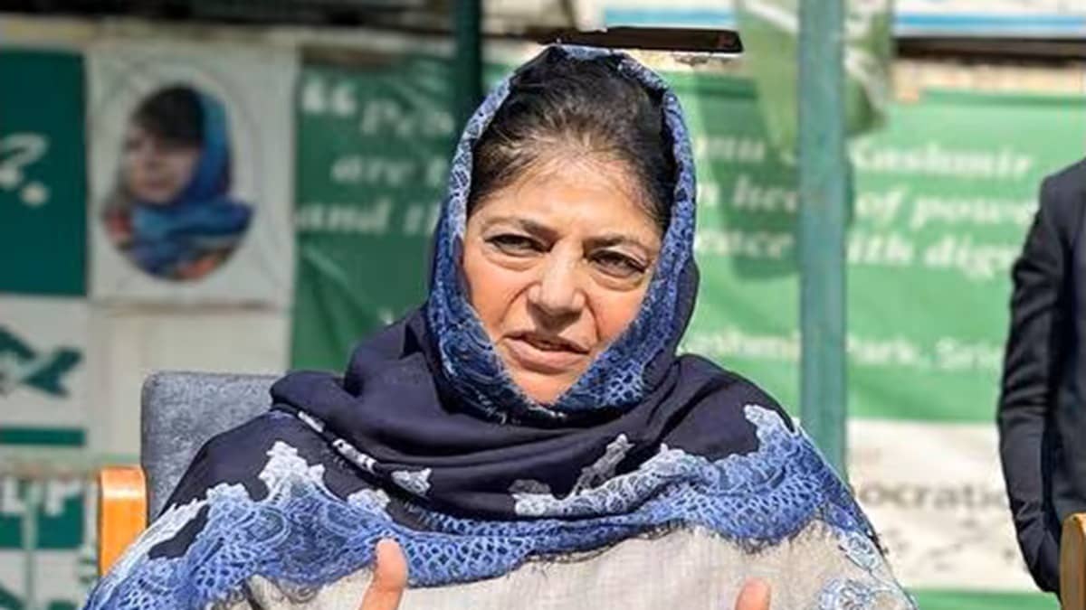 Mehbooba Mufti Asks Kashmiri Pandits to ‘Forget the Past,’ Urges Dignified Return at Kheer Bhawani Mela