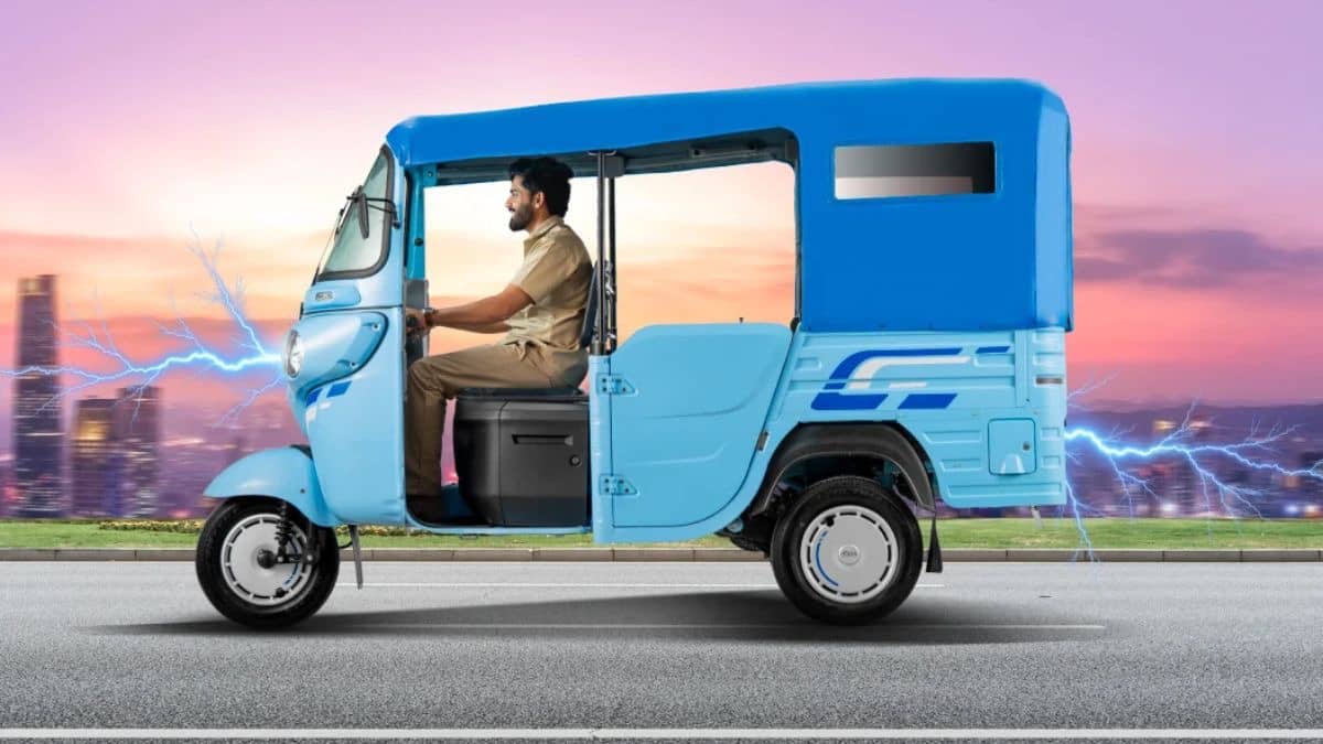 Delhi EV Policy 2.0: No More CNG or Petrol Auto Registrations From Jan 2027