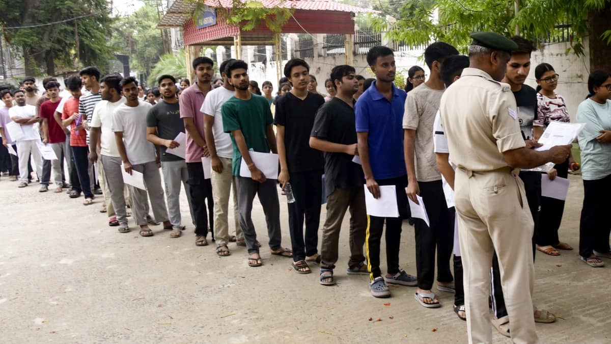 NEET-UG Re-Exam Chaos: Late Candidate Denied Entry at Parel Centre Amid Bus Strike