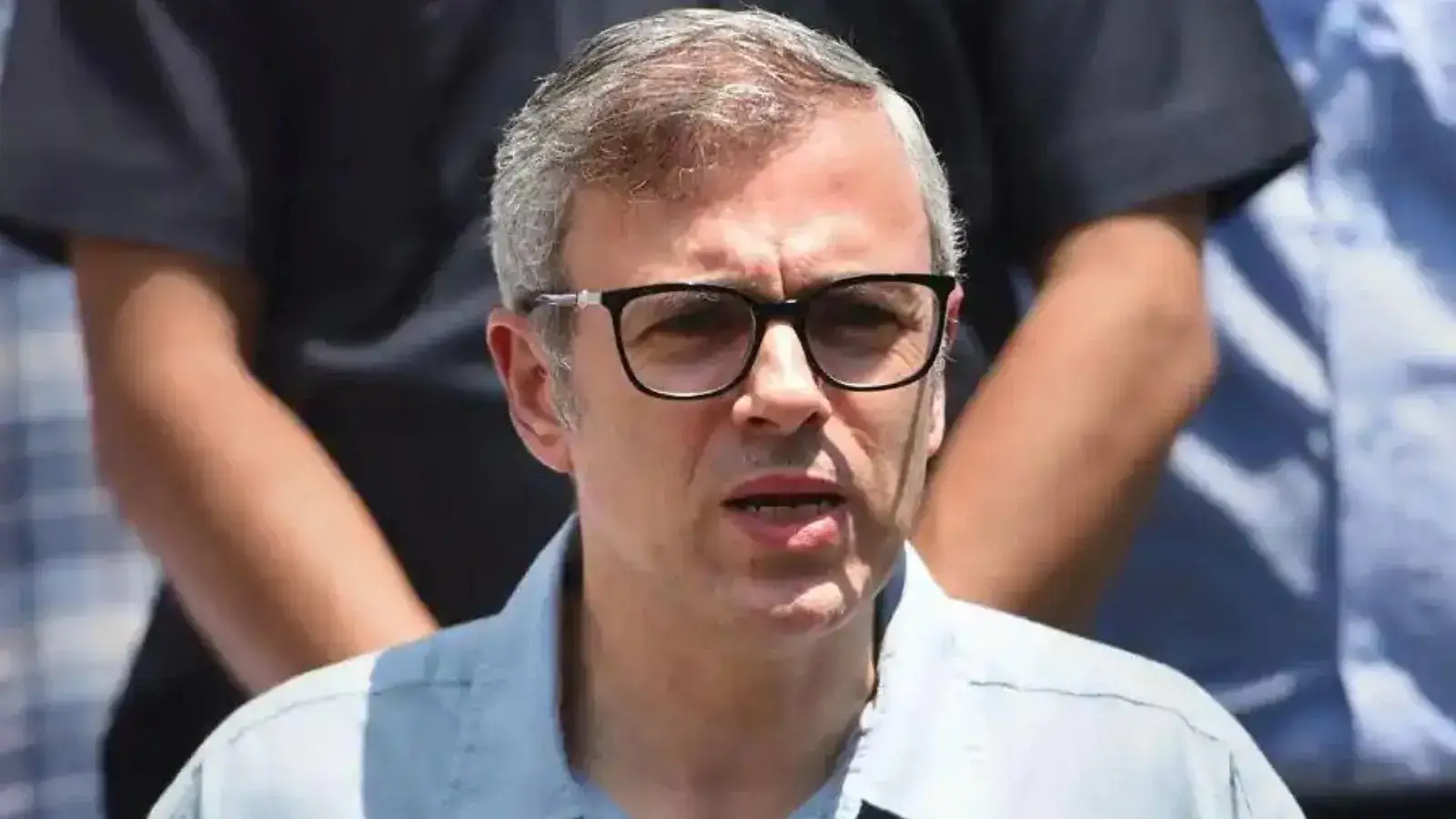Omar Abdullah Urges Opening Awantipora Airfield as Srinagar Airport Closure Threatens Golden Kashmir Tourism