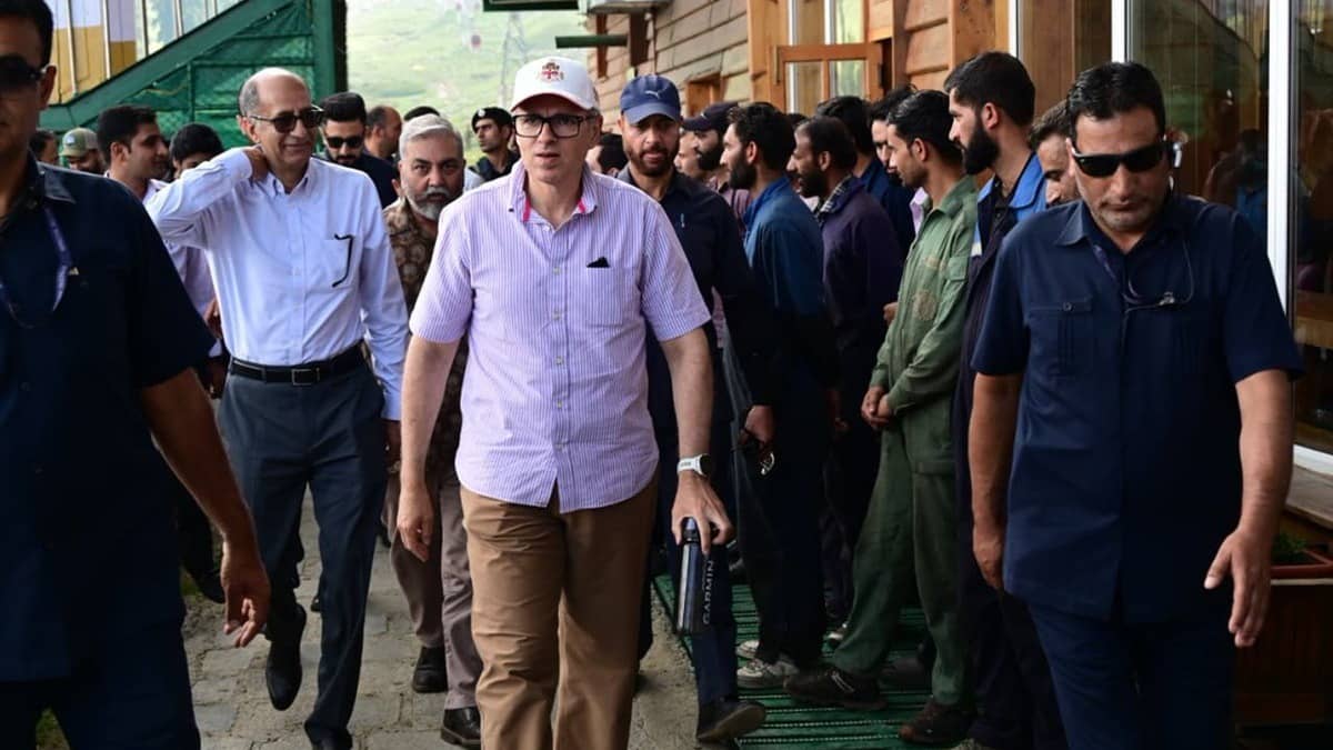 Omar Abdullah Reopens Gulmarg Gondola After Month-Long Closure, Assures Safety Protocols