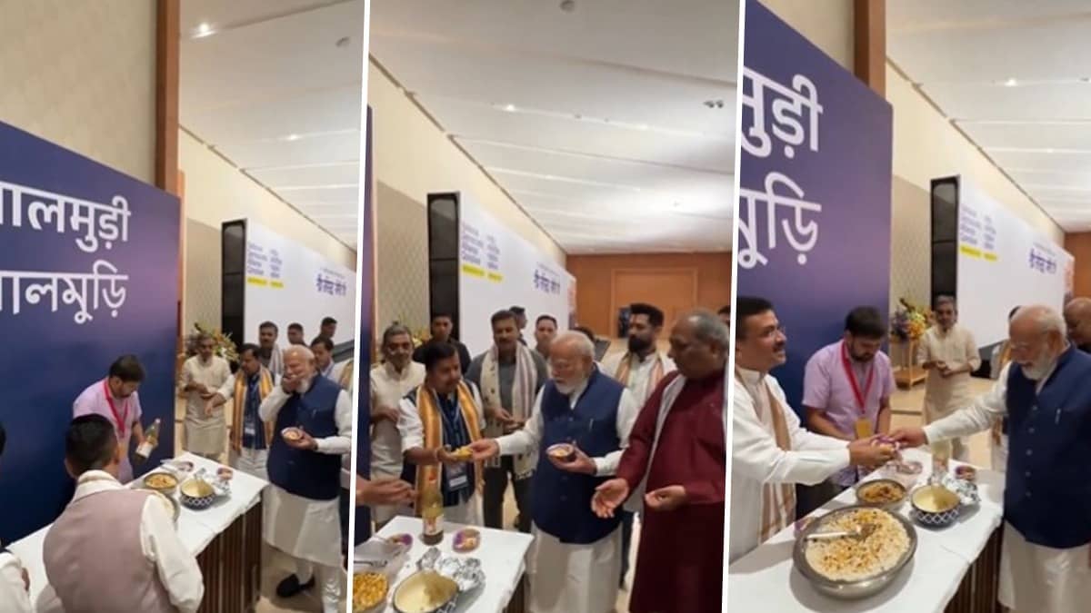 PM Modi Shares Light-Hearted Jhalmuri Moment with NDA Leaders on Milestone Day at Bharat Mandapam | WATCH