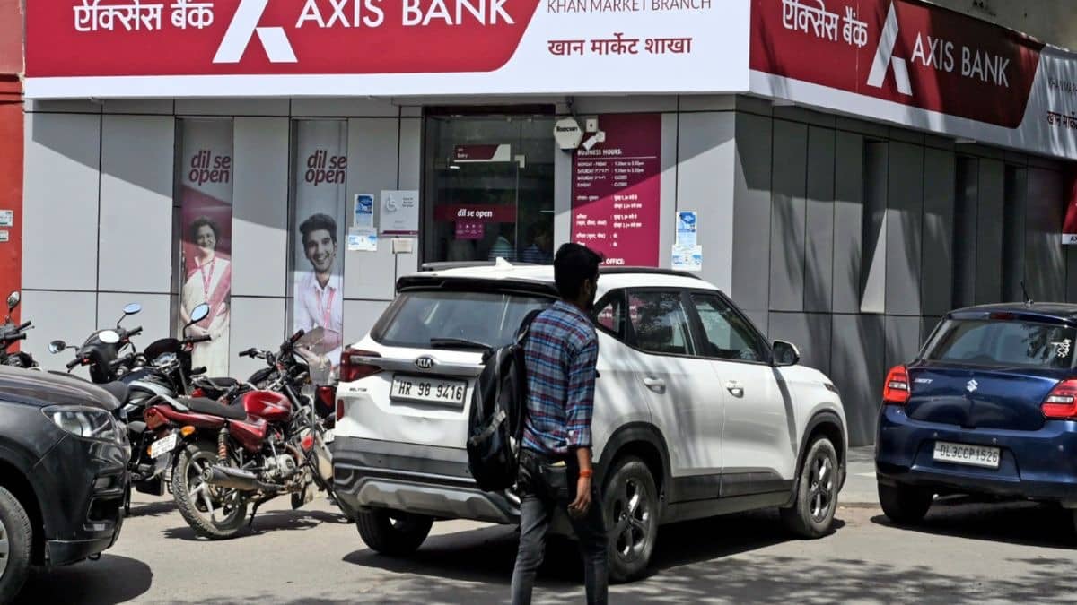 HDFC Bank Appoints Former Finance Secretary Rajiv Kumar As Part-Time Chairman