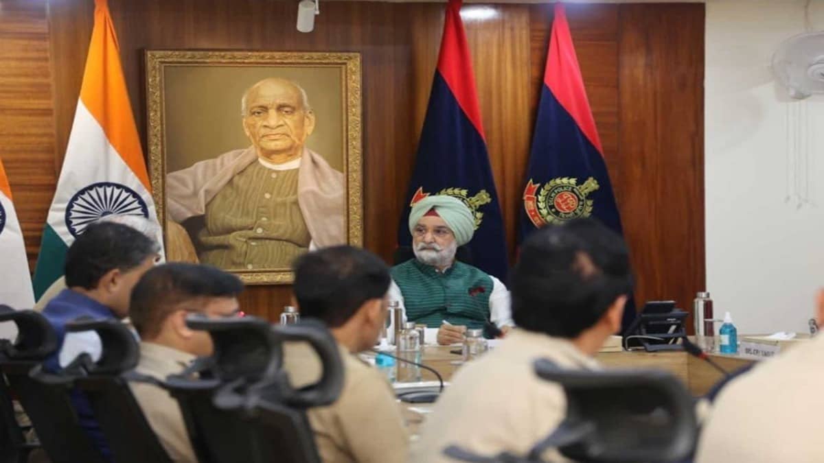 ‘Safety of Women, Children Non-Negotiable’: Delhi LG Chairs Review Meeting With CP at Police Headquarters