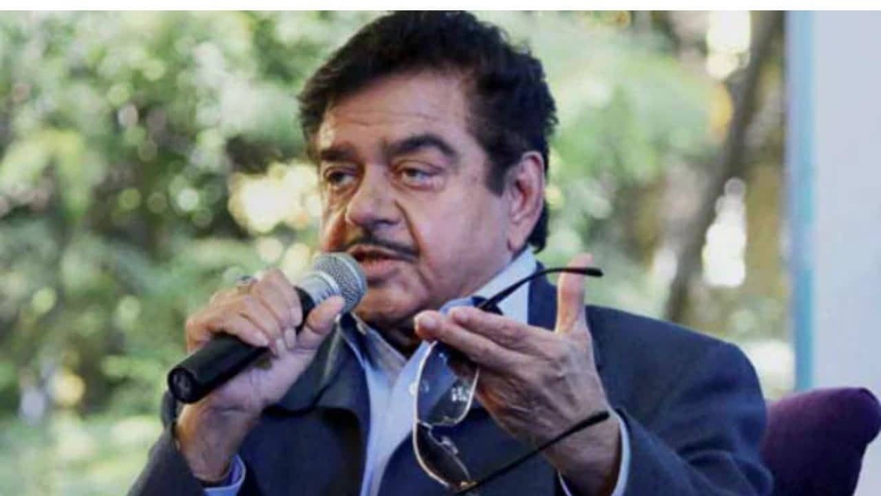 TMC MP Shatrughan Sinha Hints Split With Mamata Banerjee, Calls PM Modi ‘Friend and Guide of the Nation’