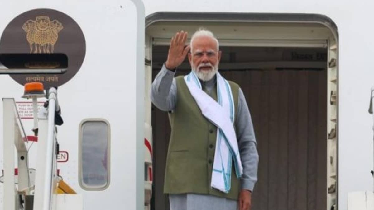 VIP Escort! PM Modi Waits At Delhi Airport For 45 Minutes To Ensure Timely Passage Of NEET Students